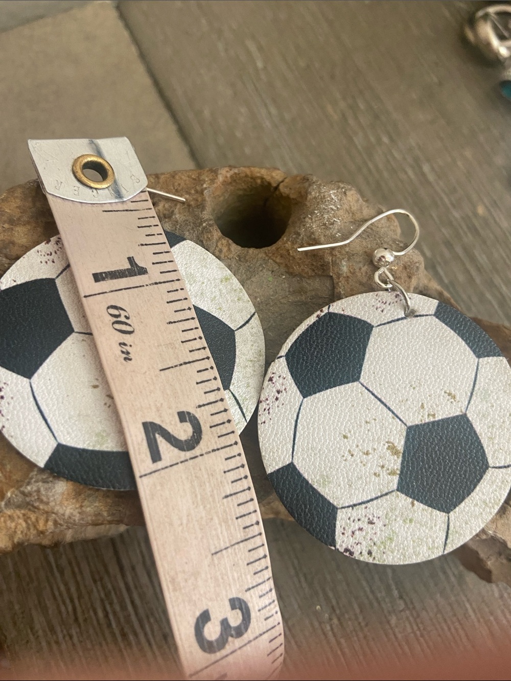 5/$10❤️❤️❤️⚽️⚽️⚽️NEW Handmade Soccer Ball Earrings - Picture 3 of 4